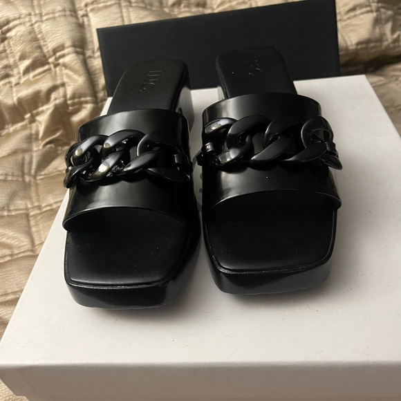 Black Sandal by Inc with a black chain - Picture 2 of 6